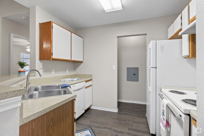1BR, 1BA - 711SF - Kitchen