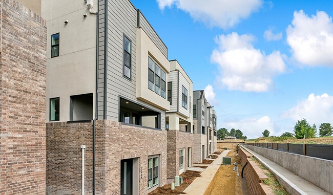 11469 E Briarwood Cir, Centennial, CO 80112 - photo 2