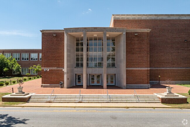 The E.C Glass High School in Tate Springs helps students prepare for college.