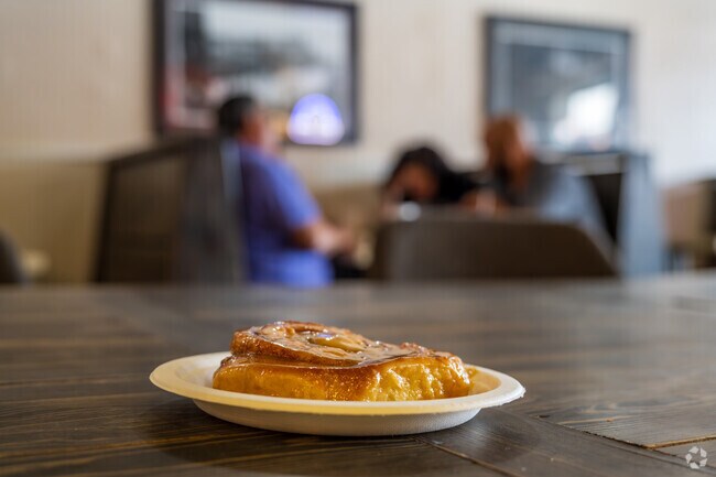 Gil’s in San Marcos is famous for its legendary Manske roll.