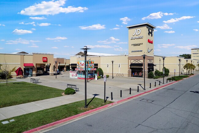 Benton Outlets Of Little Rock 3of8
