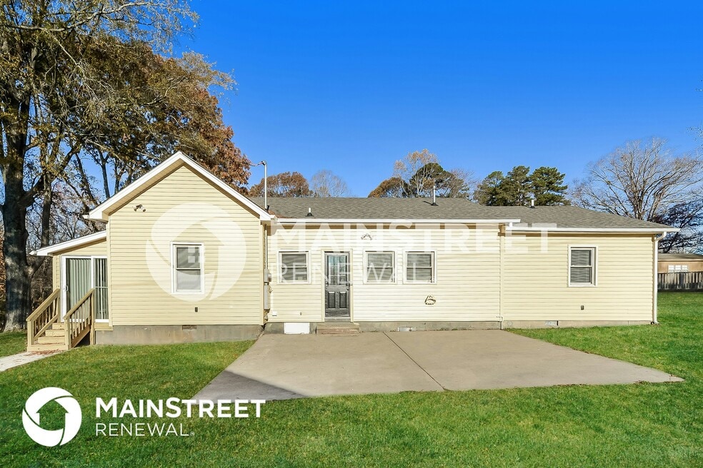 320 W Steele St, Gibsonville, NC 27249 - photo 1