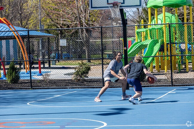 Residents of Federal Hill have several parks nearby.