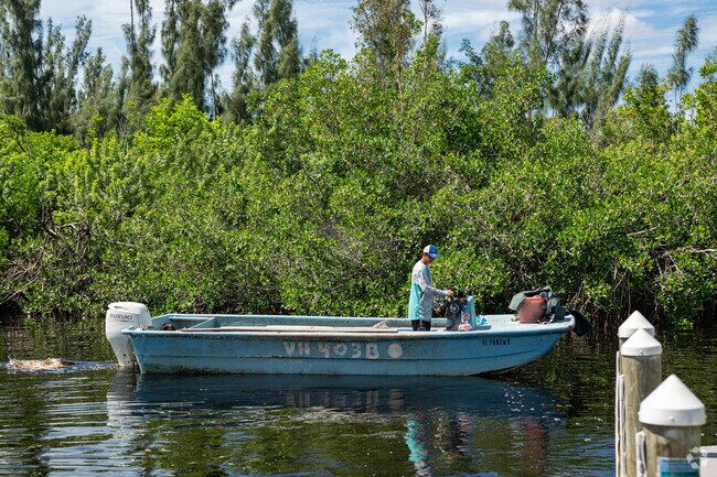 Solana boaters will love the direct access to waterways and marinas.