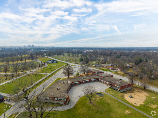 Thomas Jefferson Elementary School has a student-teacher ratio of 16:1.