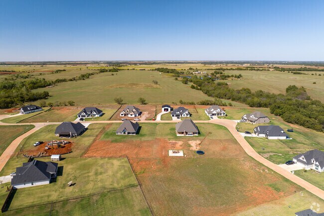 Navina is a growing rural neighborhood between Edmond and Guthrie.