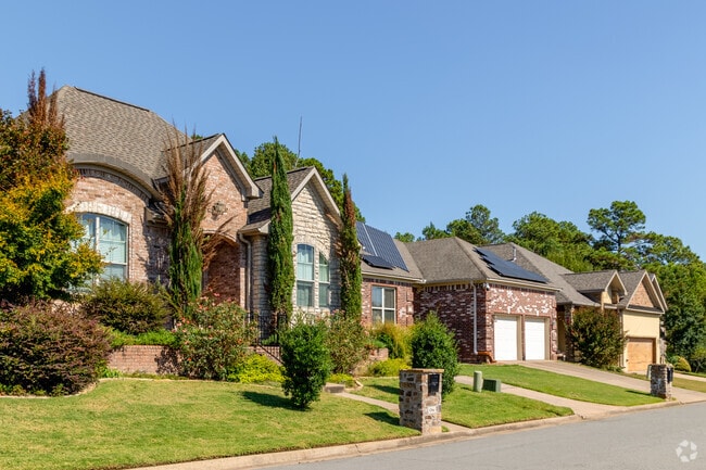 Many home styles can be found throughout Pinnacle Valley.