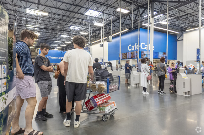 Shoppers appreciate the great prices at Sam's Club near Pontiac-Elgin.