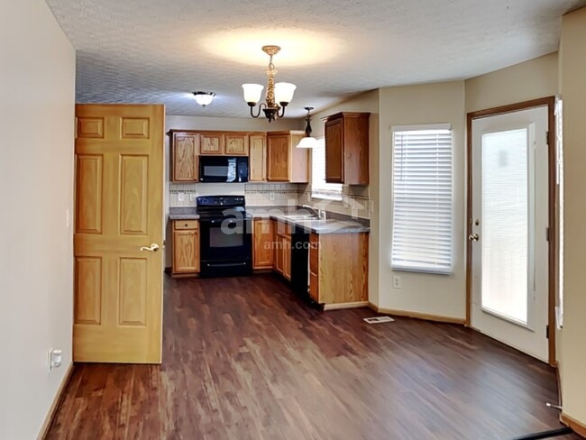 5734 Cedar Lawn Dr, Groveport, OH 43125 - photo 3