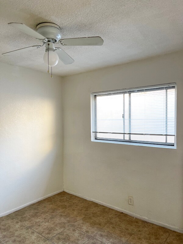 808 E Pine St unit 7, Compton, CA 90221 - photo 6