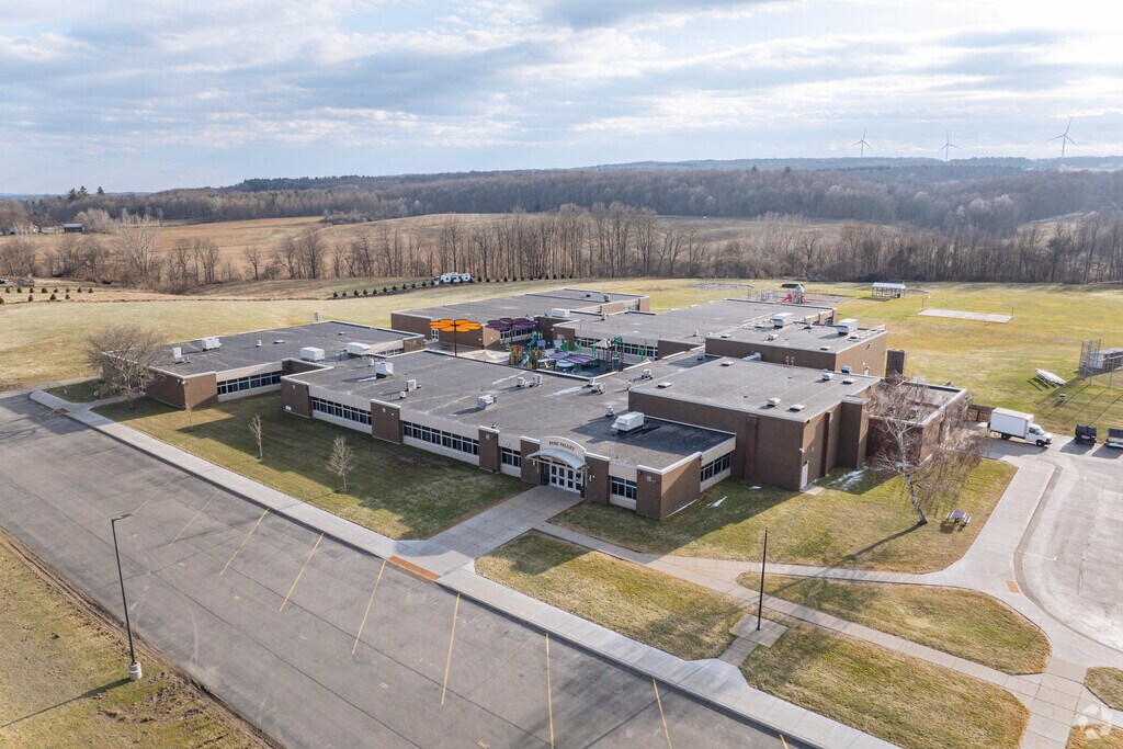 Pine Valley Elementary School provides a well-rounded education and promotes academic excellence.