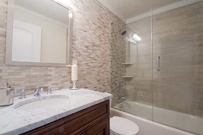 1703 Pine St unit . 1, Philadelphia, PA 19103 - photo 2