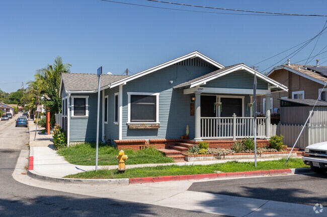 Zaferia homes sometimes feature small porches.