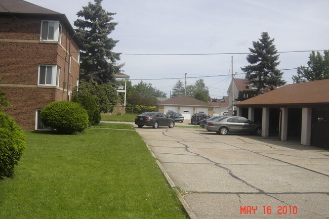 6009 Ridge Rd unit 5, Parma, OH 44129 - photo 2