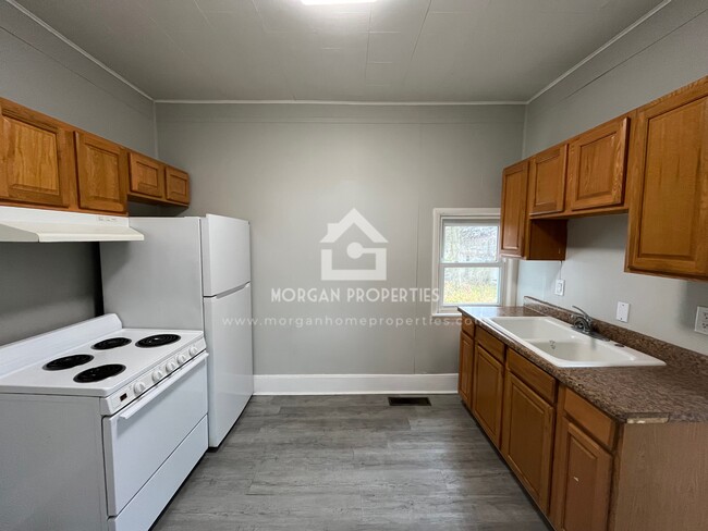 1104 Thornburg St, New Castle, IN 47362 - photo 3