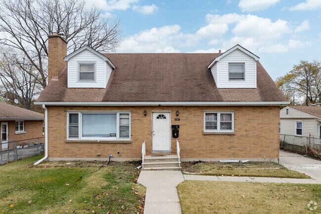 Cape Cod style homes are a popular choice in Glenwood Heights.