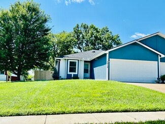 1019 SW Kent Place, Topeka, KS 66604