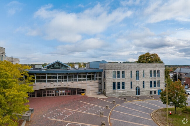 Stacy Middle School has a B- Teachers grade.