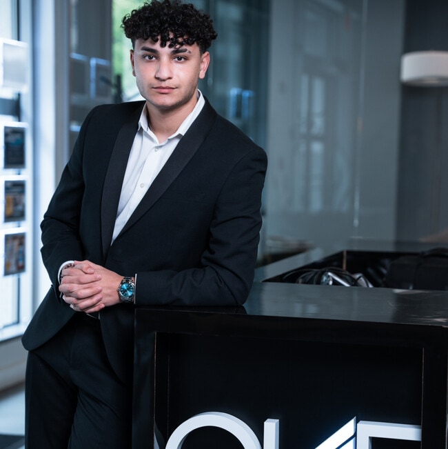 Agent Photo