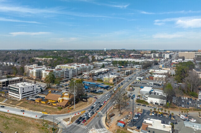 Sandy Springs residents are in close proximity to retail stores and restaurants.
