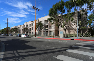 12111 Chandler Blvd, Valley Village, CA 91607