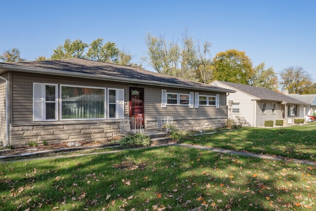 Rudisill Plaza in Fort Wayne has elegant homes with wood and brick siding details.