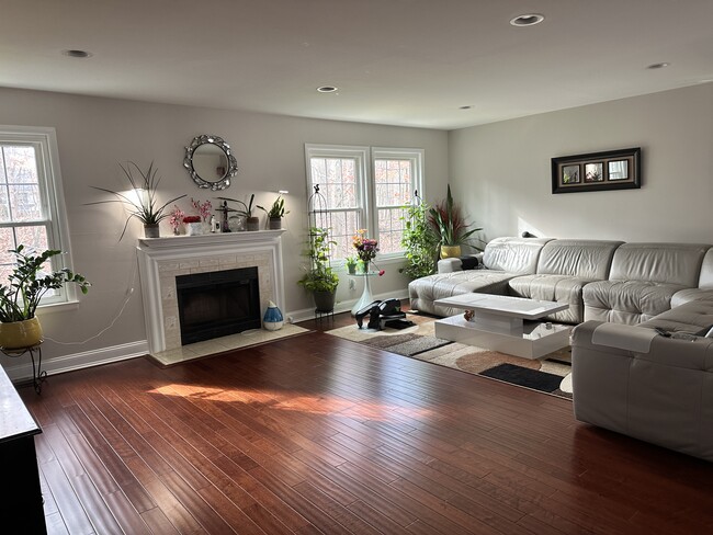 4506 Stonehedge Rd, Edison, NJ 08820 - photo 3