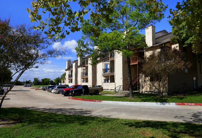 206 Plaza Verde Dr unit 36, Houston, TX 77038 - photo 4