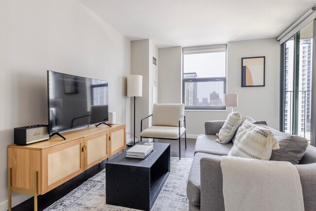 77 W Huron St unit FL8-ID1380, Chicago, IL 60654 - photo 4