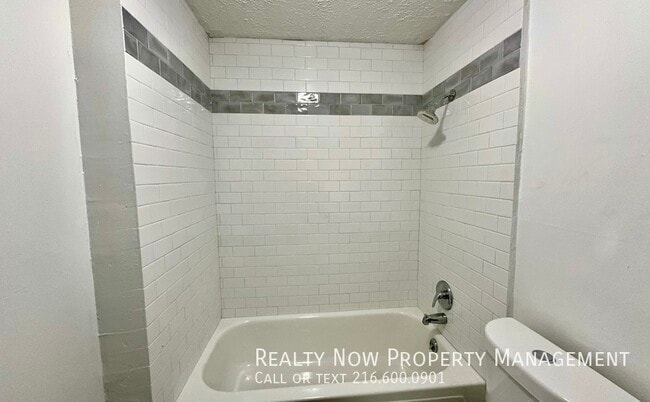 2201 Oakdale Rd unit 1, Cleveland, OH 44118 - photo 6