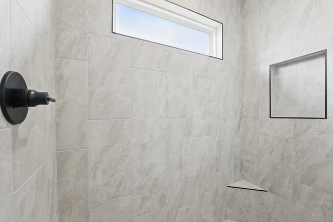 1804 Halls Creek Dr unit 36842031, Raymore, MO 64083 - photo 6