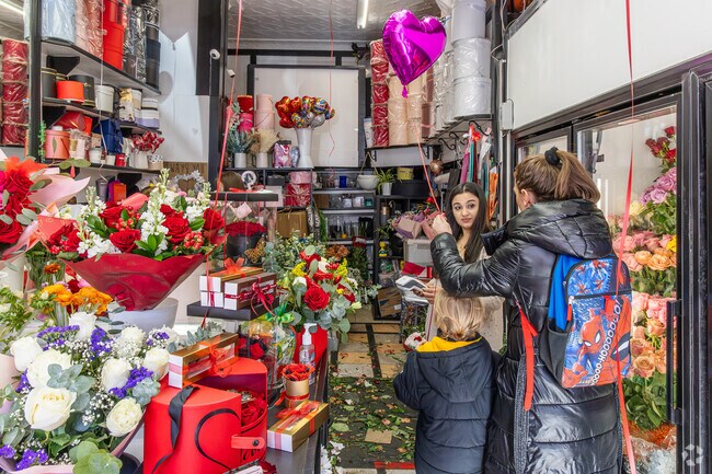 Fleur De Vera on Bath Ave carries flower arrangements in Bath Beach.