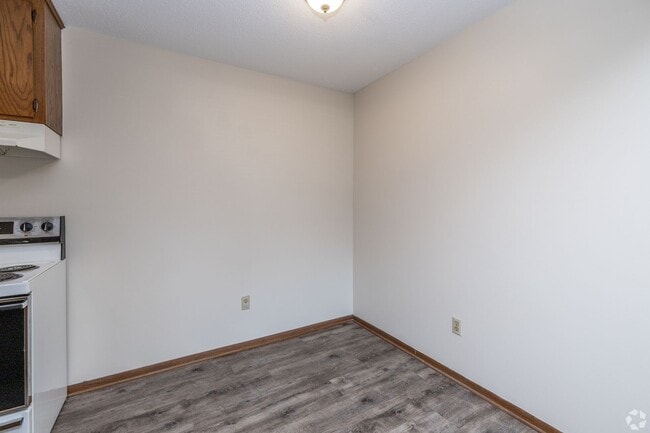 Four Seasons Apartments, Faribault, MN 55021 - photo 3