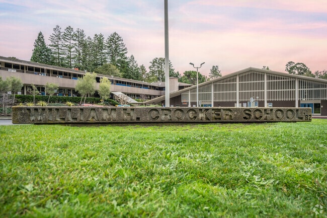 William Crocker Middle School is located in Hillsborough, CA.
