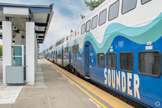 The Sounder Train provides Lakewood Locals with access to the surrounding area.