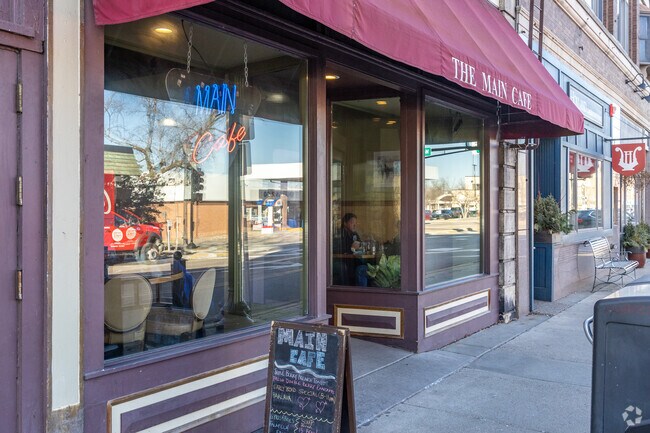 The Main Cafe has been serving delicious food to Stillwater since 1989.