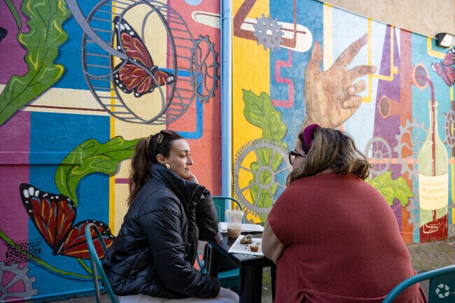 Healdsburg shoppers enjoy a bite and a conversation.