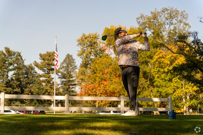 Creglow Heights locals play the Ella Sharp Park public 18-hole golf course.