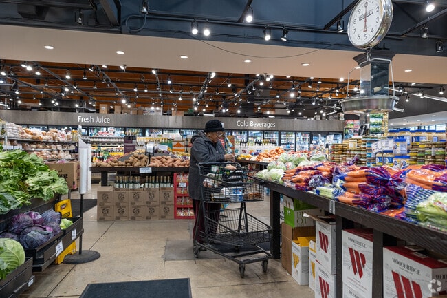 Shop for fresh produce at Market Fresh in Beverly Hills.