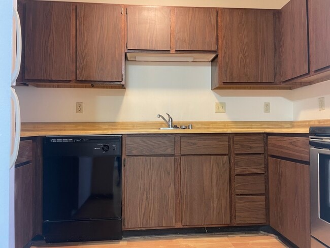 2367 Chalet Gardens Rd unit 3, Fitchburg, WI 53711 - photo 4