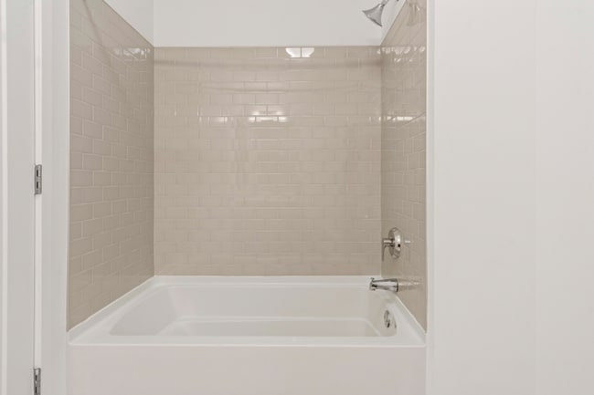 325 W Wolf Point Plaza, Chicago, IL 60654 - photo 3