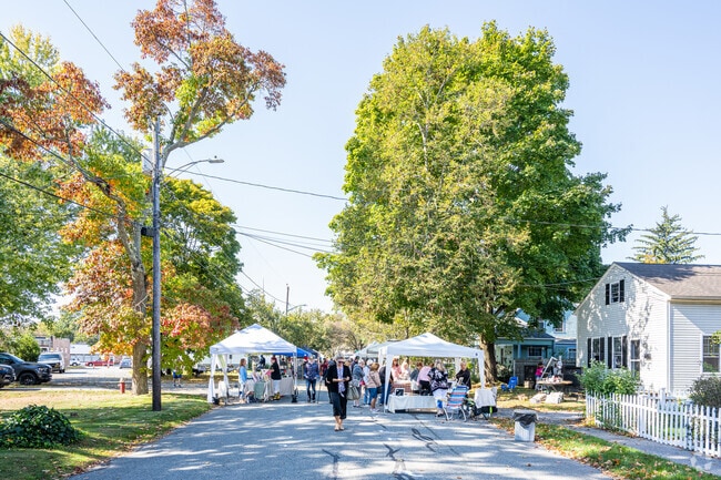 The Conimicut Arts Festival in Conimicut-Shawomet showcases local artists, live music, and food trucks.