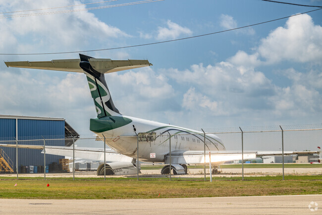 Pine Manor offers a local Rockford area airport in the neighborhood.