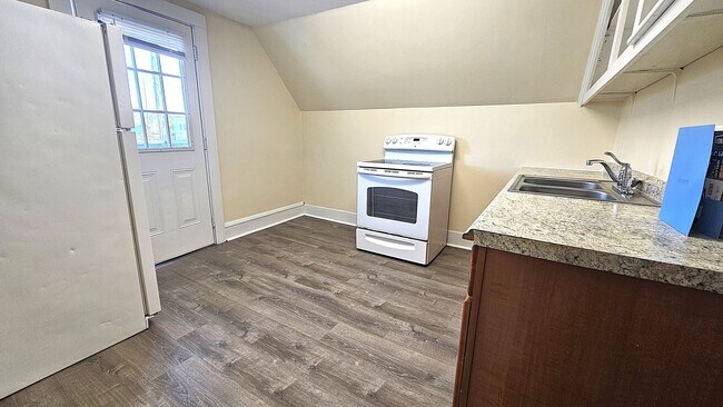 86-92 Archibald St unit 92 Archibald Street, Burlington, VT 05401 - photo 4