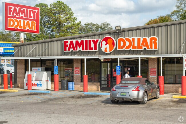 Family Dollar is a great shopping alternative in Green Acres.