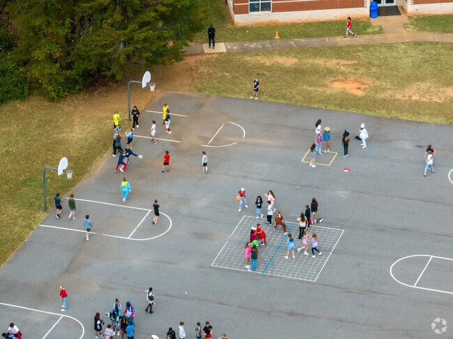 Northwestern Middle School has an A for teachers from Niche Grade.