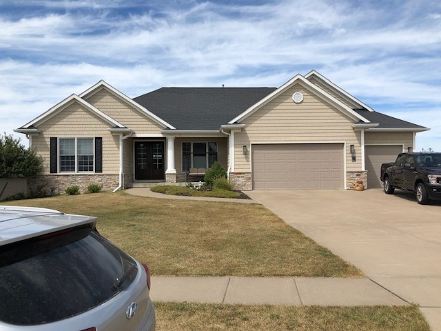 6078 Shawnee Ct, Bettendorf, IA 52722 - photo 1