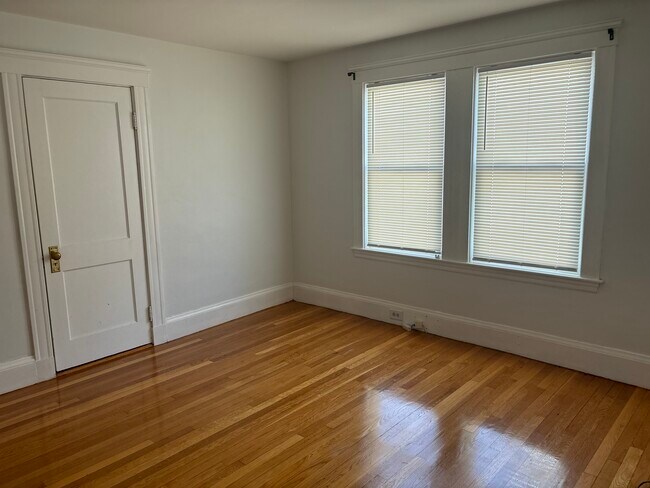 529 School St unit 1, Belmont, MA 02478 - photo 6