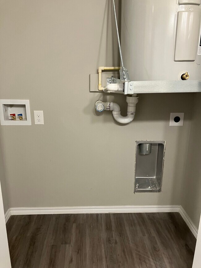 6108 Abrams Rd unit 210, Dallas, TX 75231 - photo 5