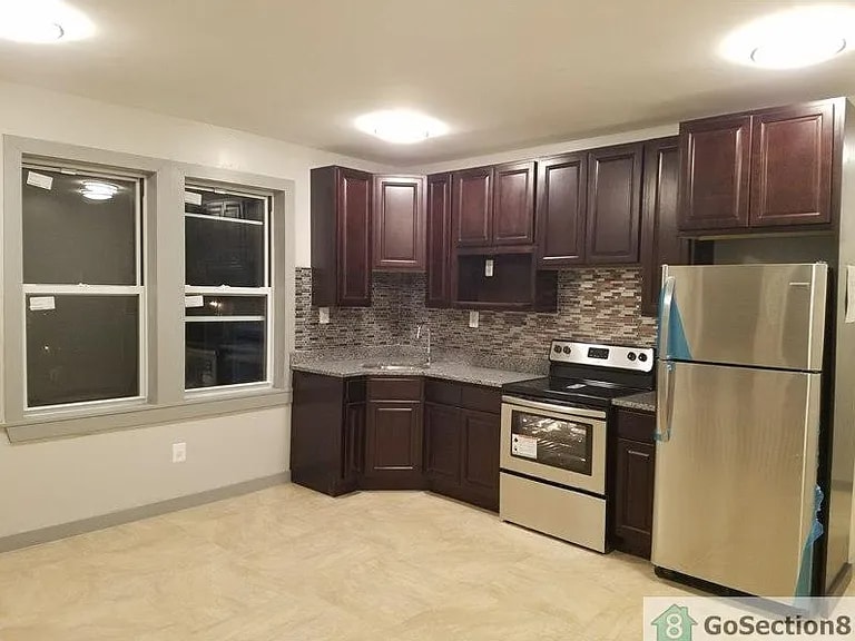 69-75 James St unit 302, Hartford, CT 06106 - photo 1